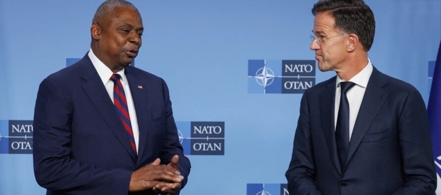 Призыв НАТО к единству против авторитаризма