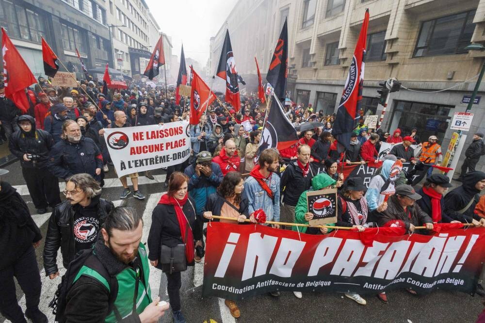 Антифашистский марш проходит в Брюсселе против наступления крайне правых