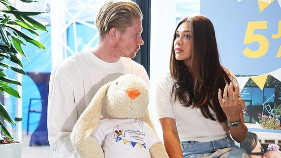 Фанаты Манчестер Сити празднуют выбор Ямала