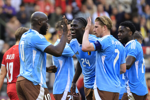 Раджа Найнголан обвиняет золотое поколение Бельгии в предательстве