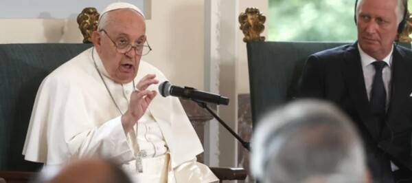 Папа Франциск обращается к кризису сексуальных преступлений среди духовенства в Бельгии